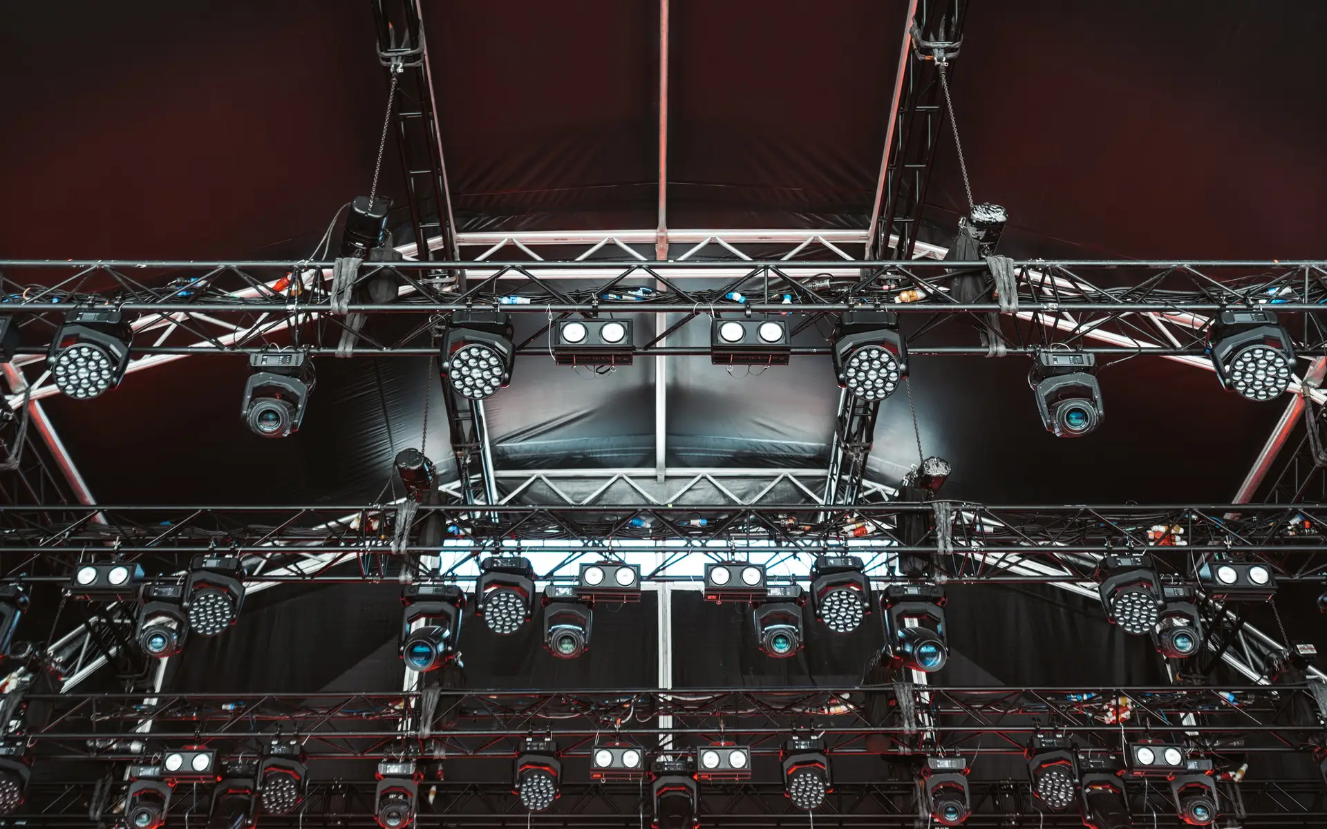 Dense concert lighting setup